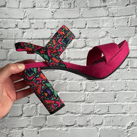 ROCKET DOG | Enhance Your Prance Heels in Bold Southwest - Picture 9 of 14